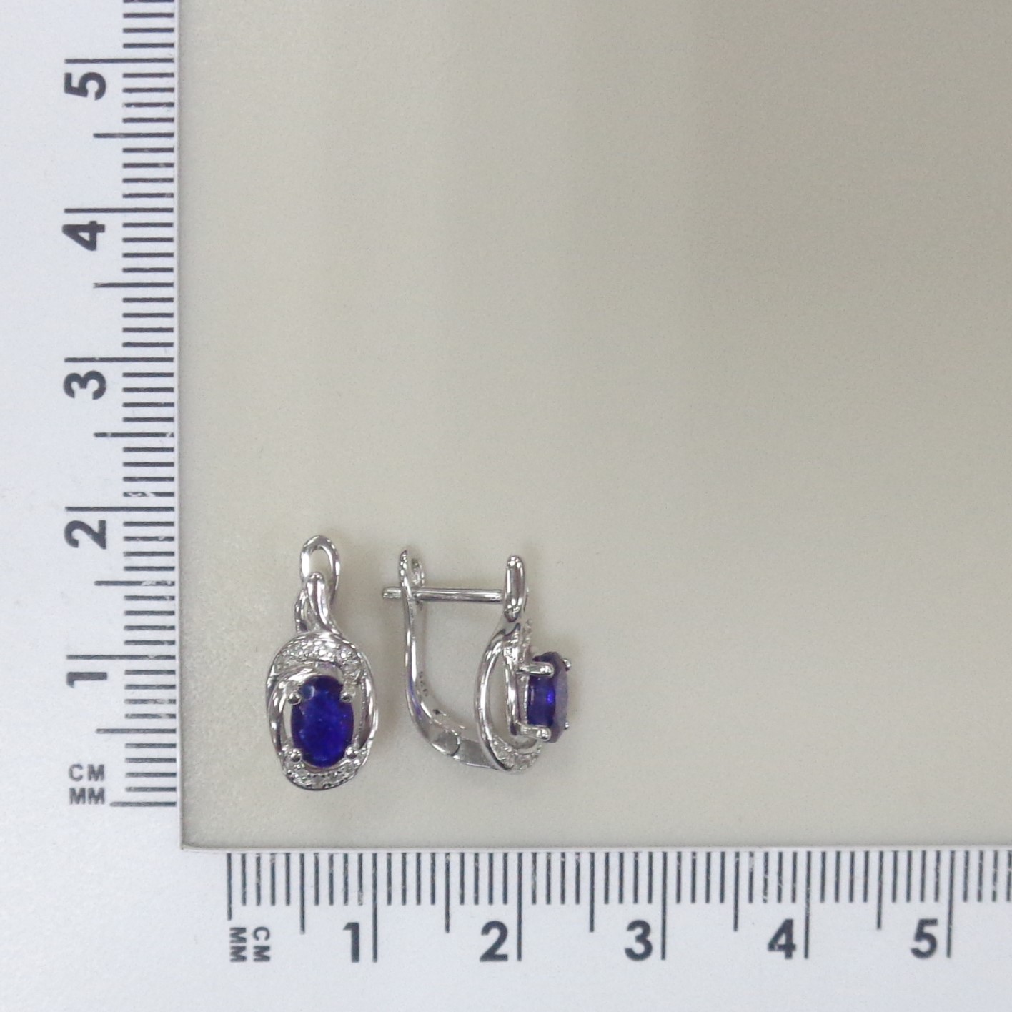 Серебряные серьги с сапфирами